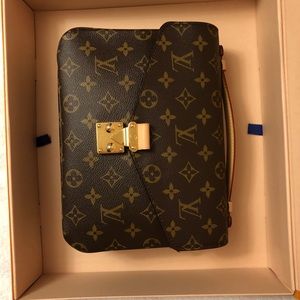 Louis Vuitton Pochette Métis monogram
